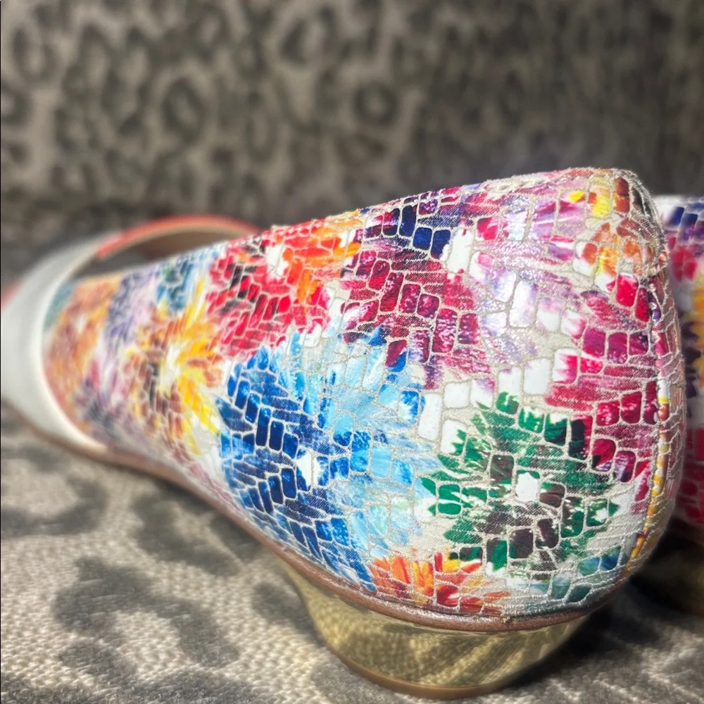 NWOT Amalfi patent leather open toe colorful Resortwear gold heel classic 7.5